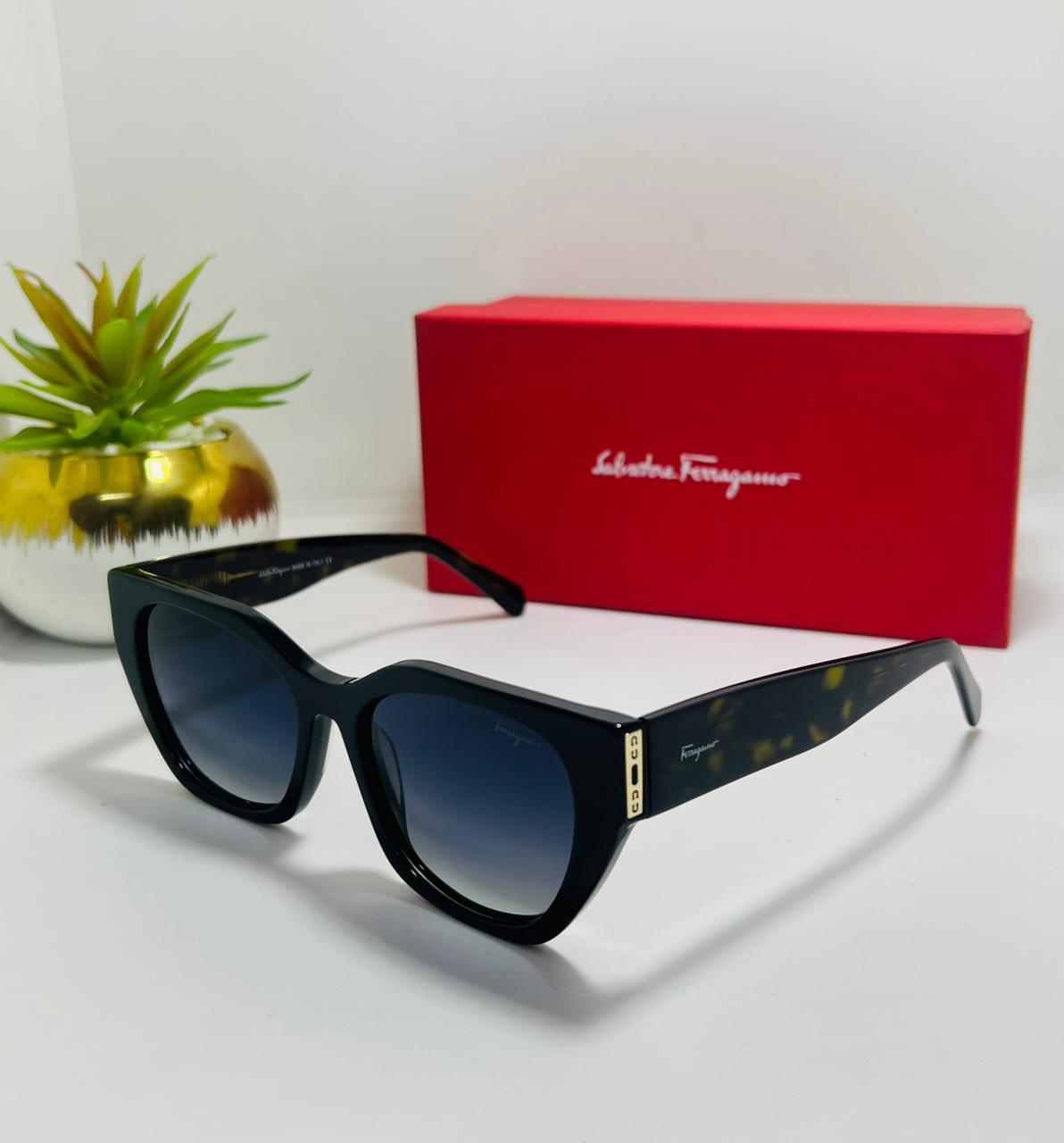 Salvatore Ferragamo | OZ023