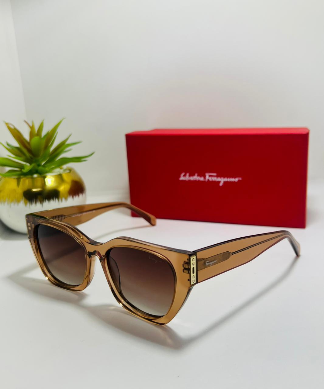 Salvatore Ferragamo | OZ023