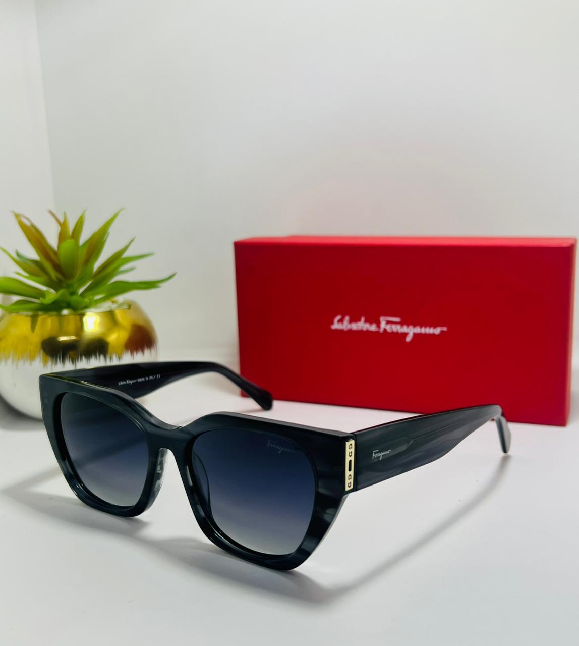 Salvatore Ferragamo | OZ023